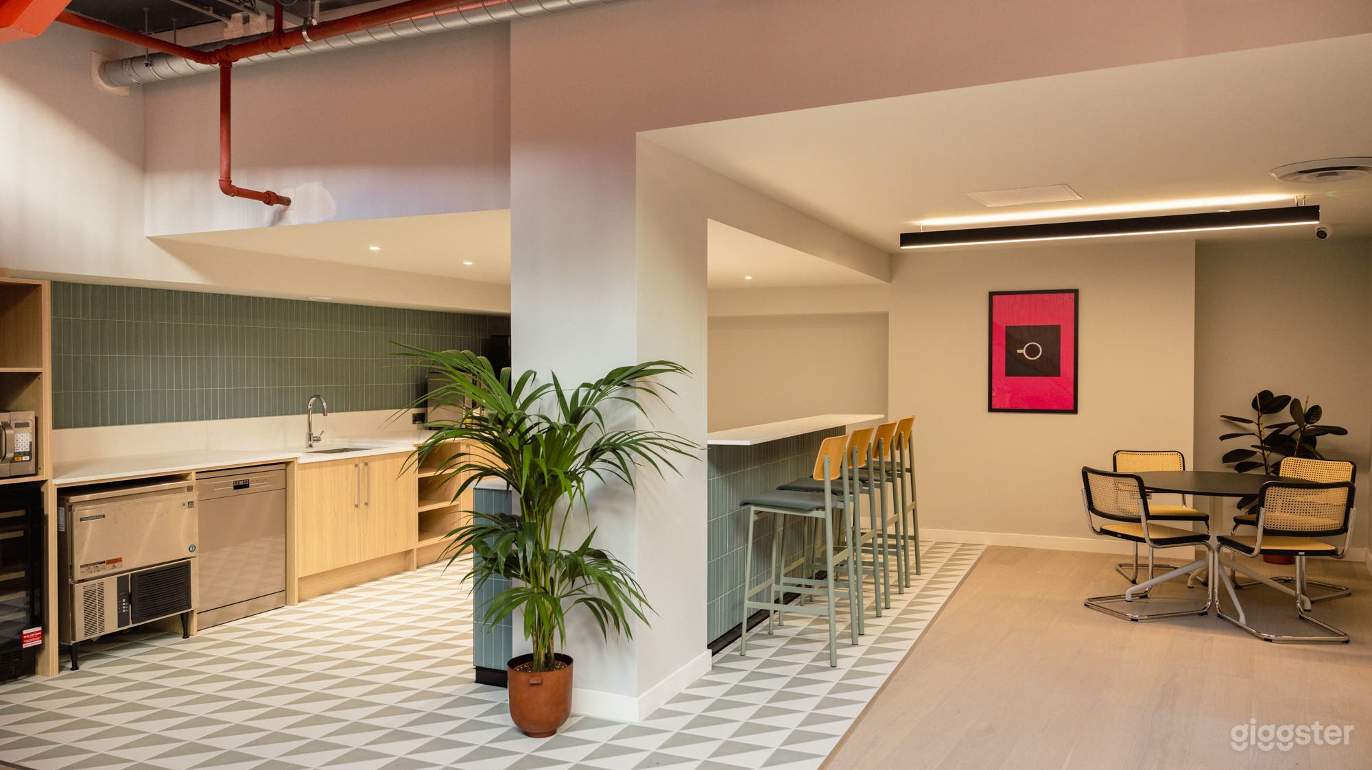 Modern Co-Working Space Photo 3