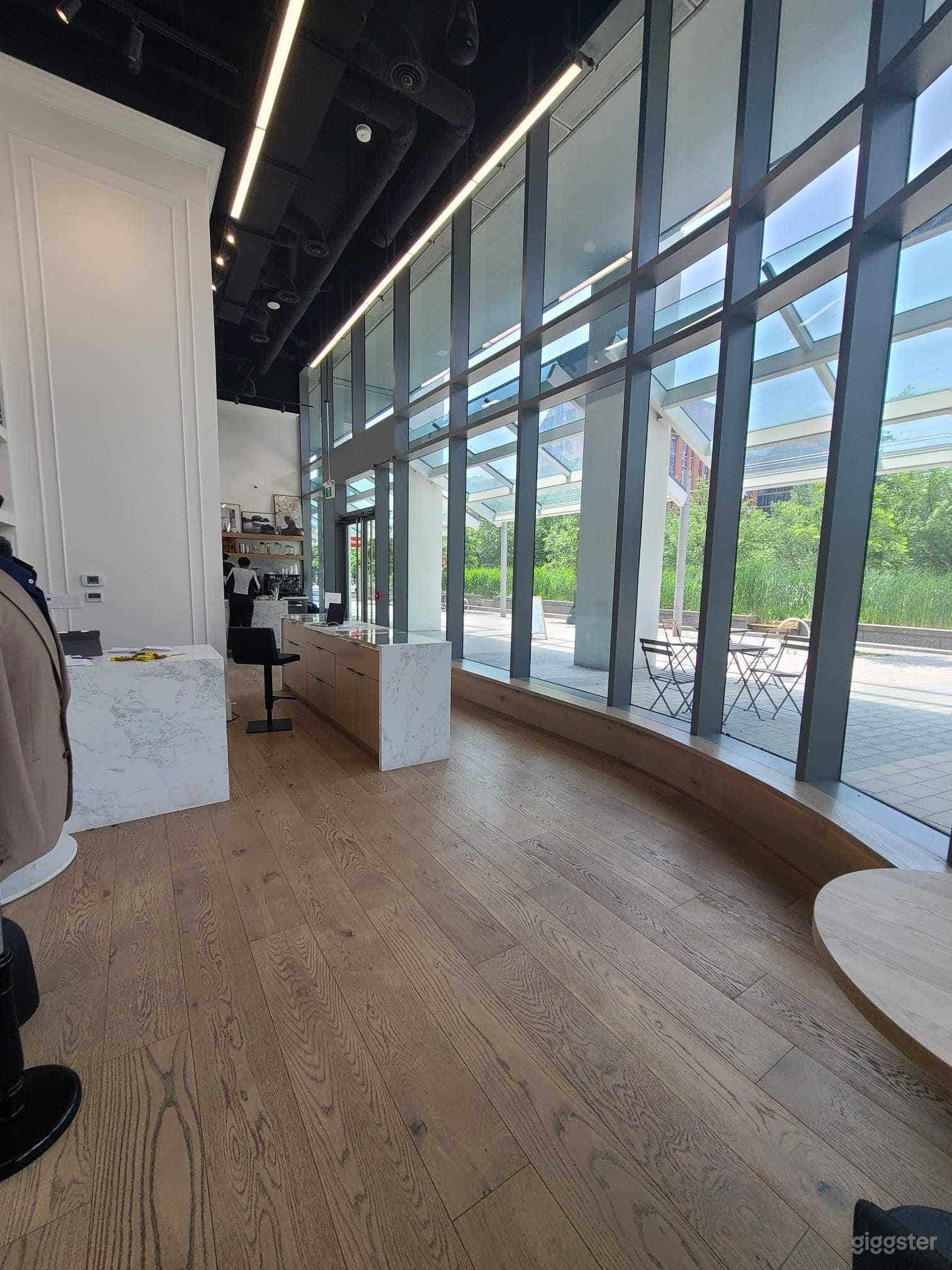 Bright Downtown Studio for Meetings and Photos Photo 2