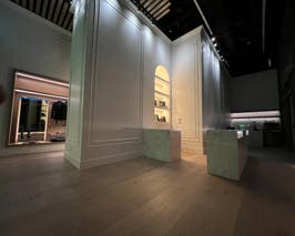  Bright Downtown Studio for Meetings and Photos 