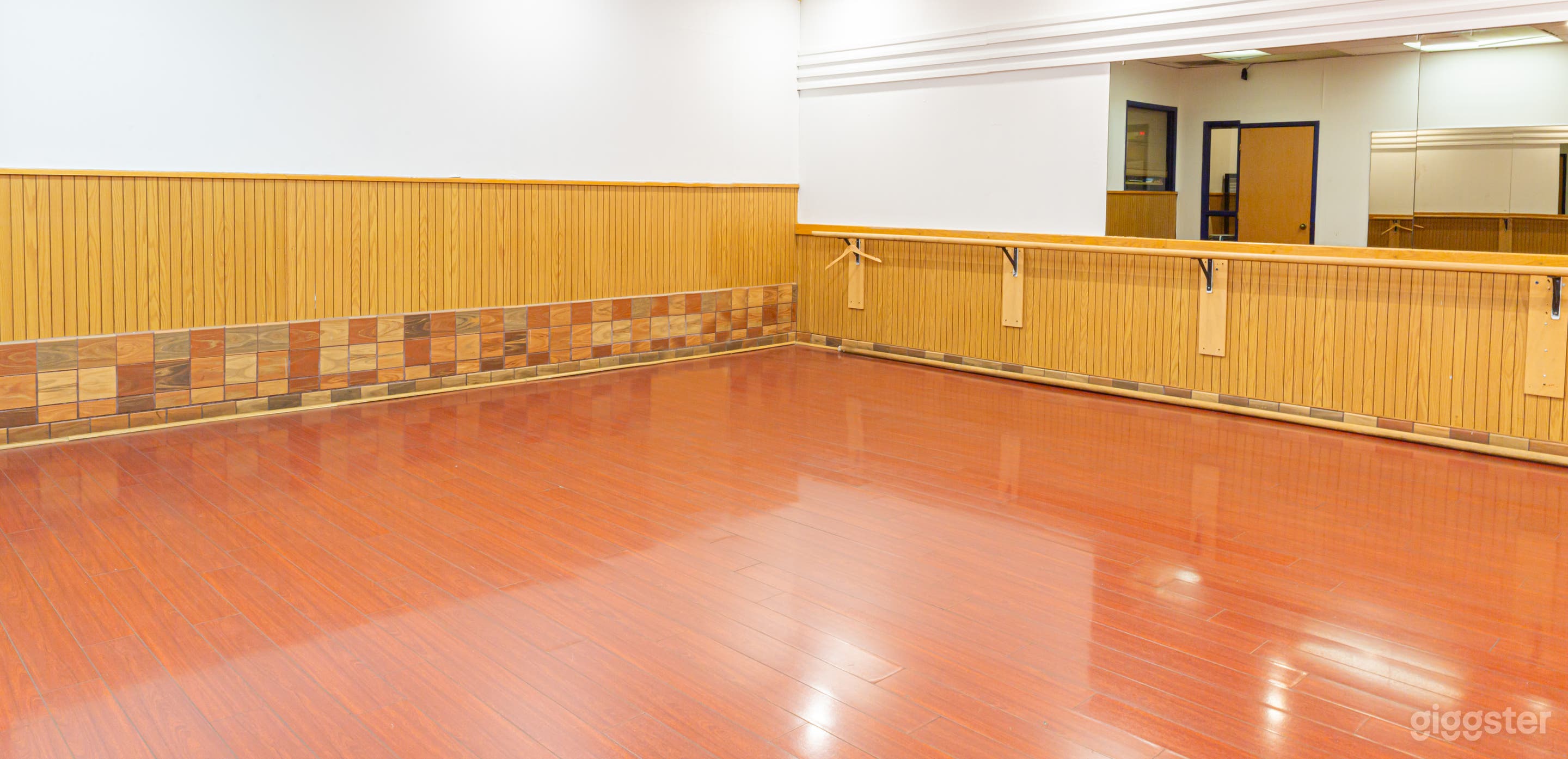Stunning Dance Studios Equipped  (Buyout Rental) Photo 3