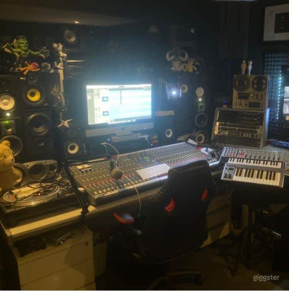 Studio with High Quality Music Recording Photo 3