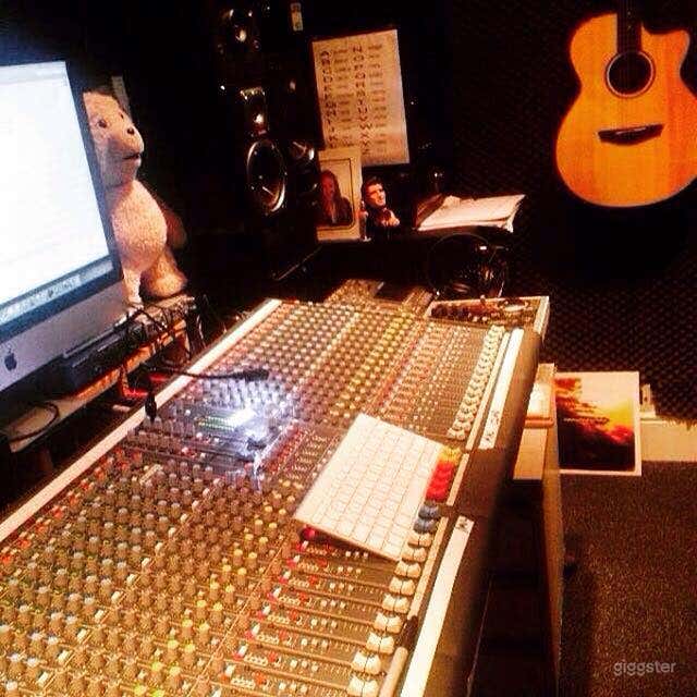 Studio with High Quality Music Recording Photo 4