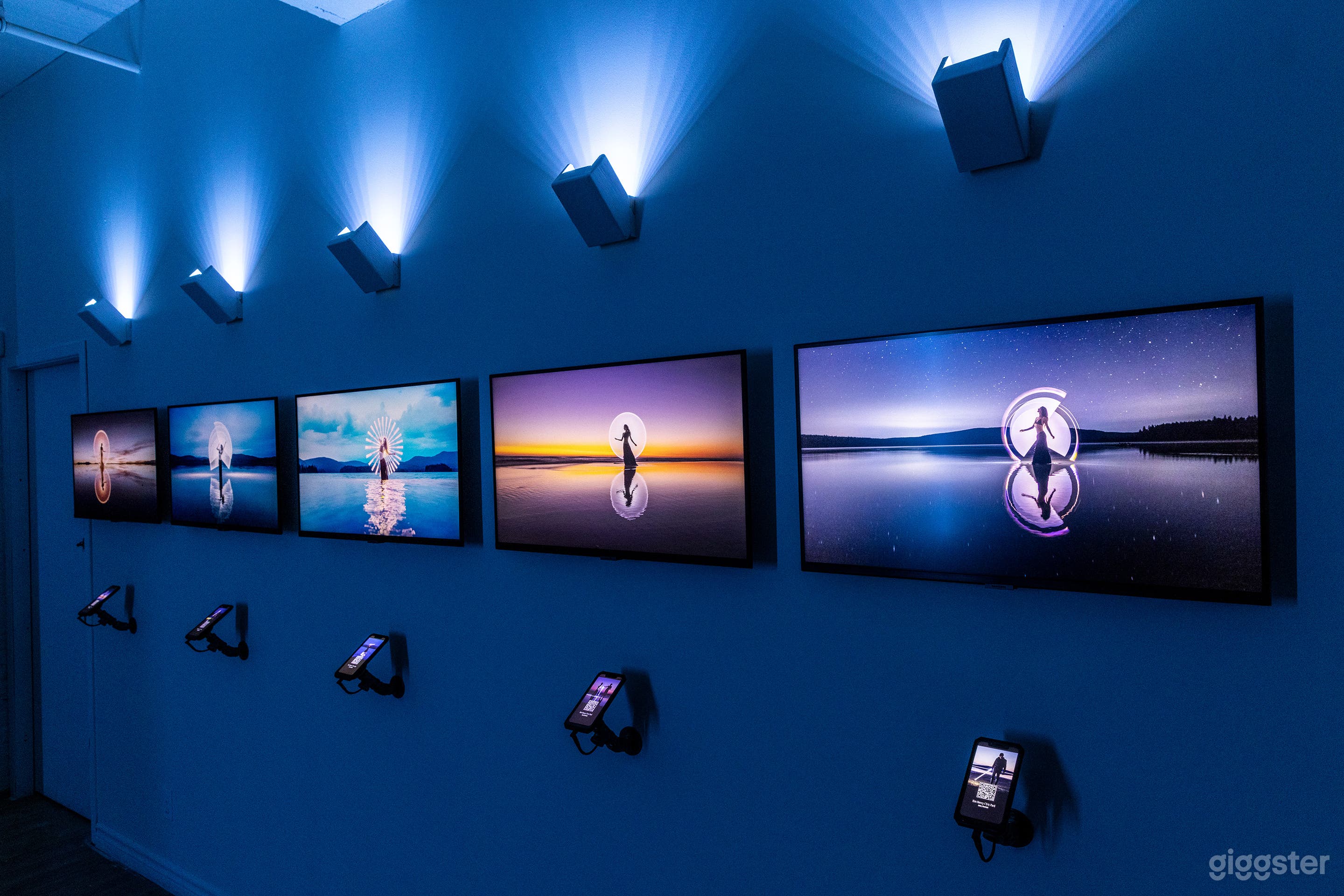 Multi-function gallery with RGB lights &amp; 5 monitors, Plateau Photo 3