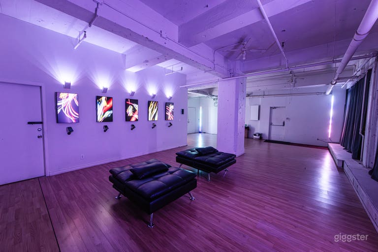  Multi-function gallery with RGB lights & 5 monitors, Plateau 