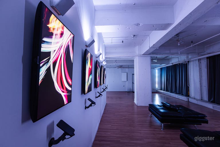  Multi-function gallery with RGB lights & 5 monitors, Plateau 