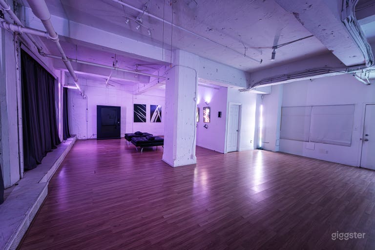 Multi-function gallery with RGB lights & 5 monitors, Plateau 