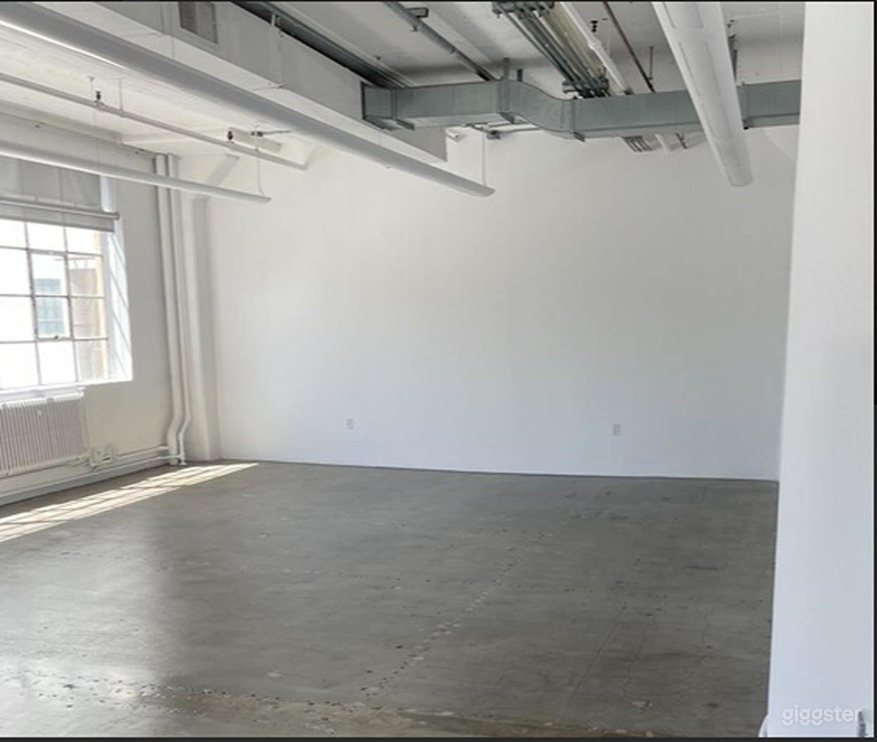 Versatile Open Space with Kitchenette, High Ceiling Photo 1