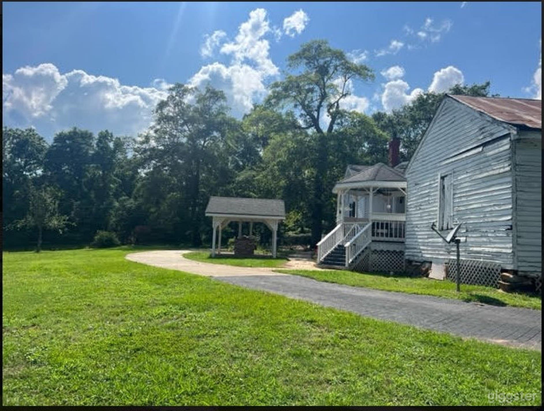 Original 1830 Well, Adjacent to a Charming Cookhouse Photo 3