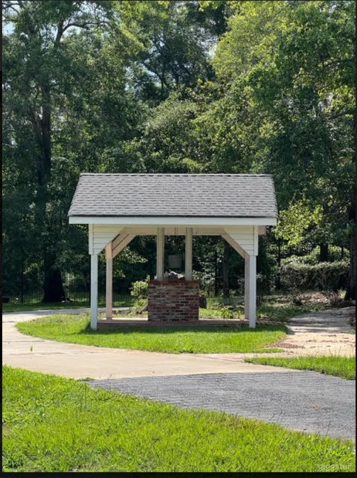 Original 1830 Well, Adjacent to a Charming Cookhouse Photo 4