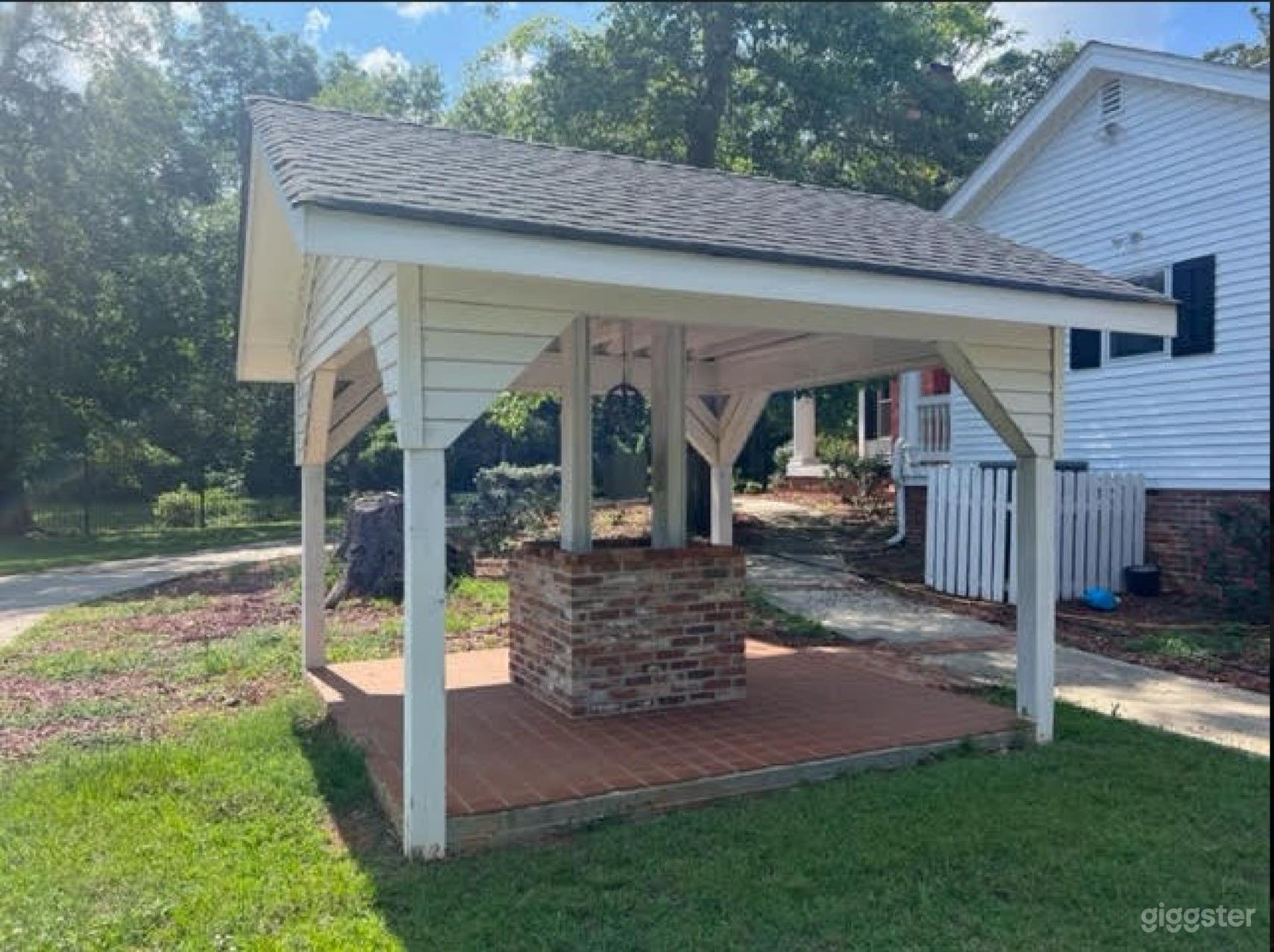 Original 1830 Well, Adjacent to a Charming Cookhouse Photo 2