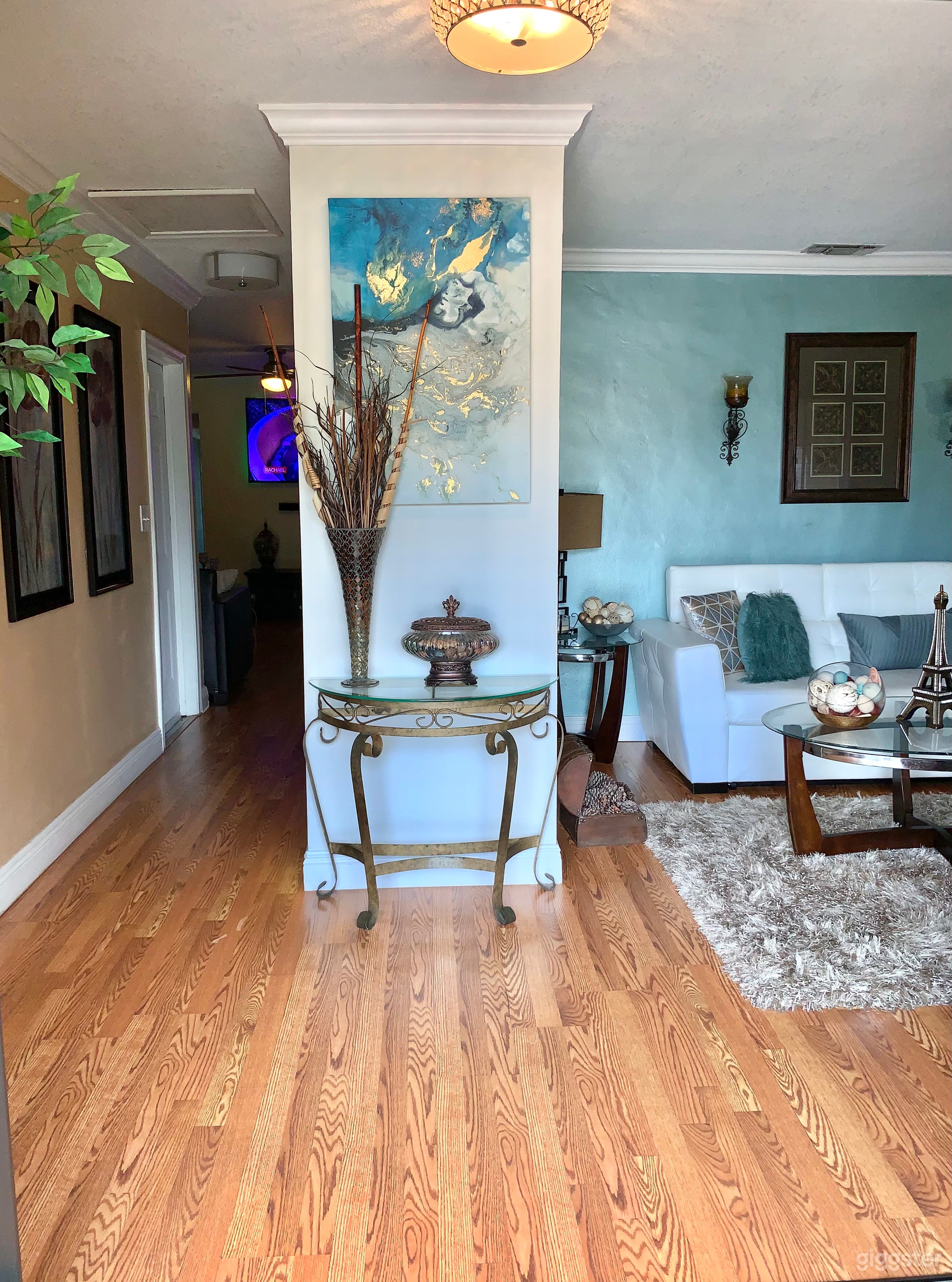 Luxury Lifestyle with Private Pool Photo 3