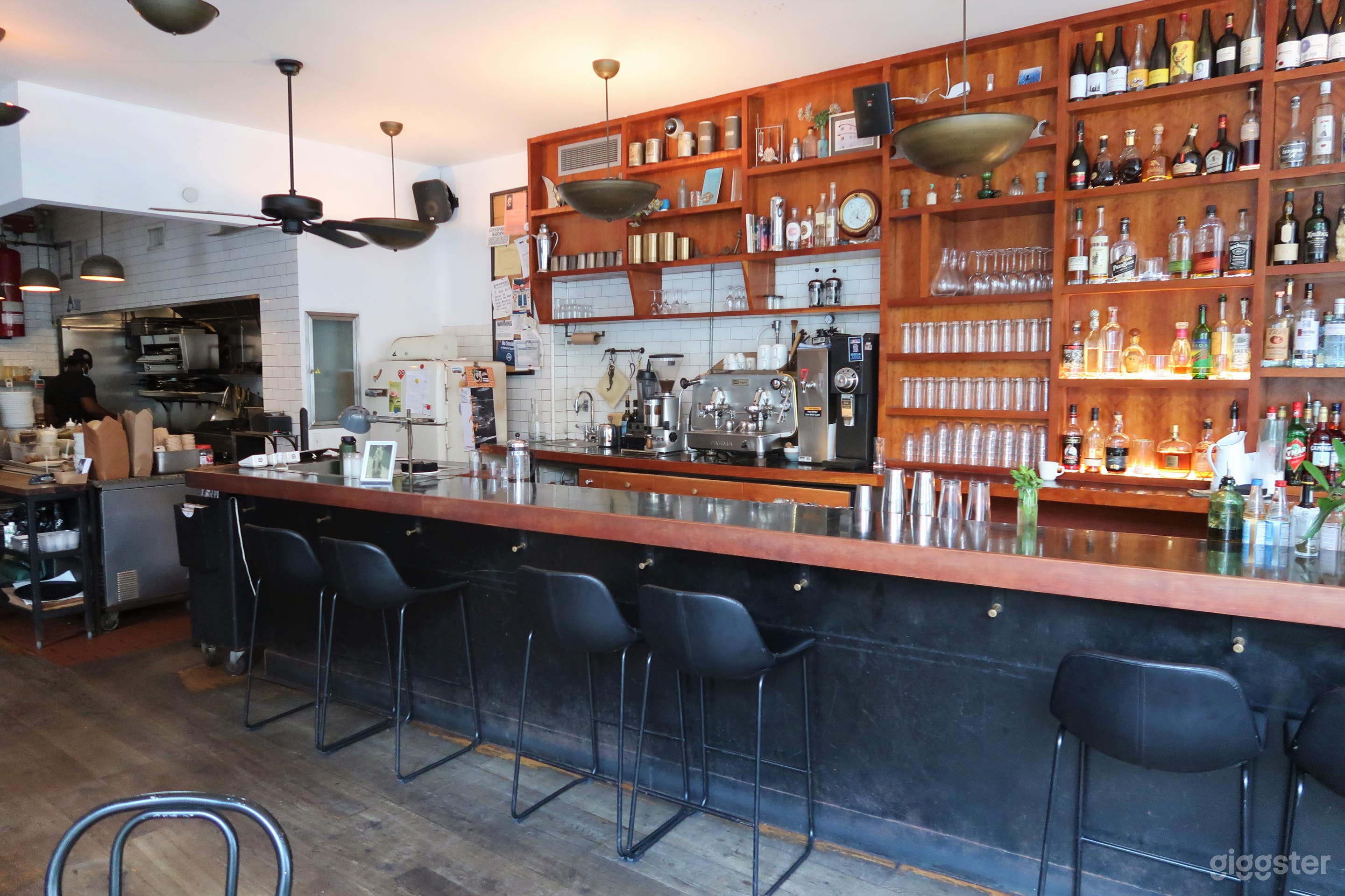 Cool Restaurant/Bar/Cafe in Williamsburg Photo 2