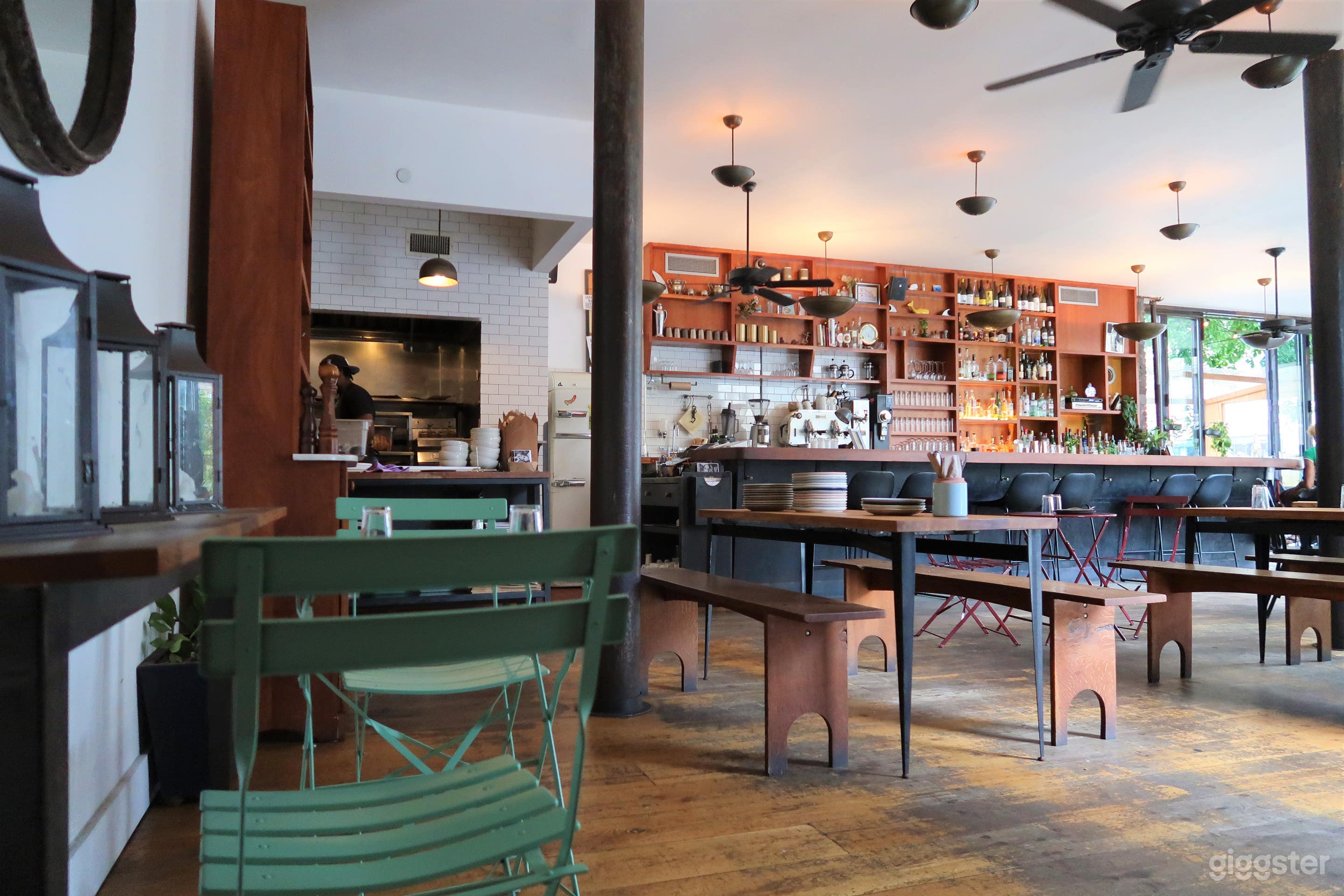 Cool Restaurant/Bar/Cafe in Williamsburg Photo 3