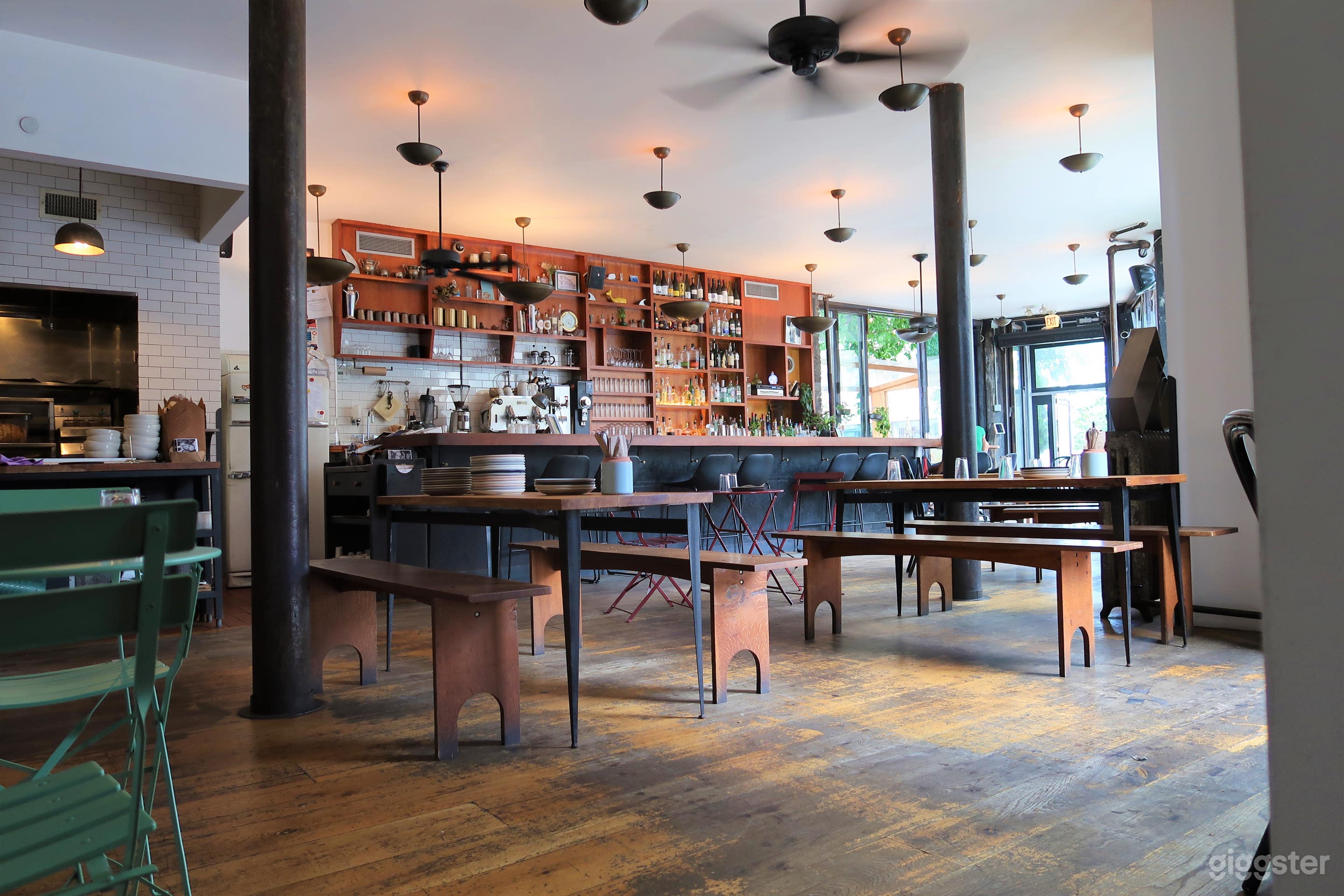 Cool Restaurant/Bar/Cafe in Williamsburg Photo 1