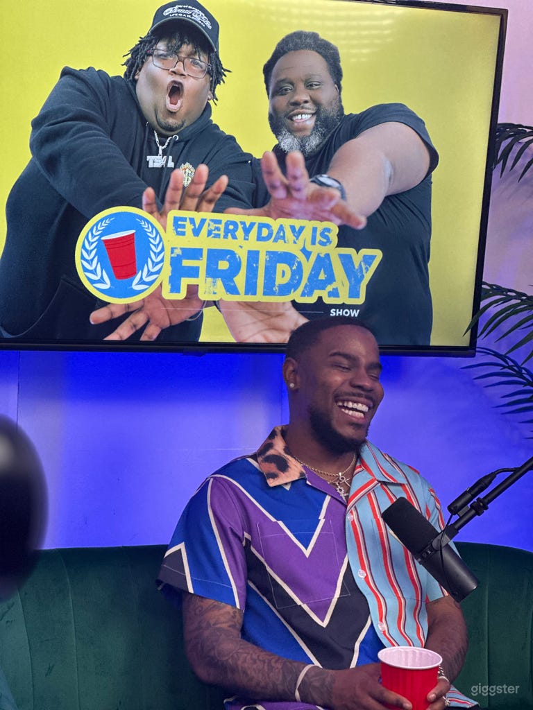  PODCAST/ PHOTOGRAPHY/ FILM  STUDIO 