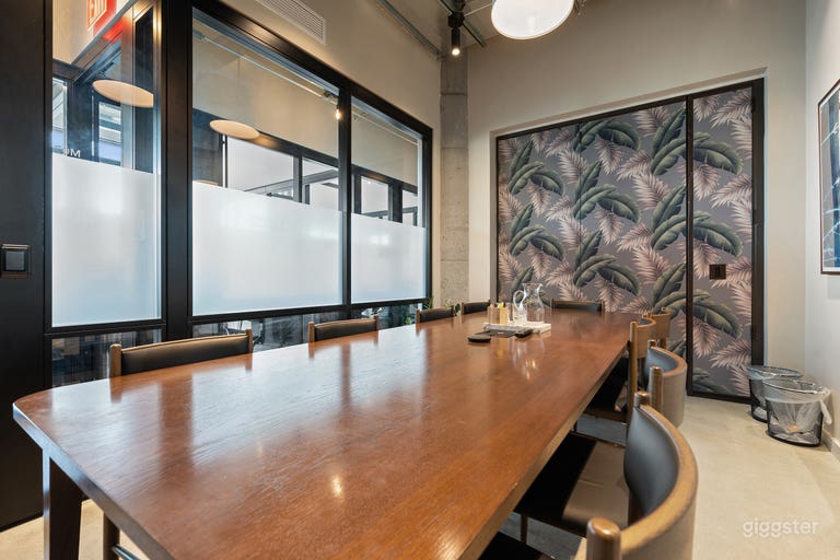  M7: Meeting Room for 10 in Boutique Office 