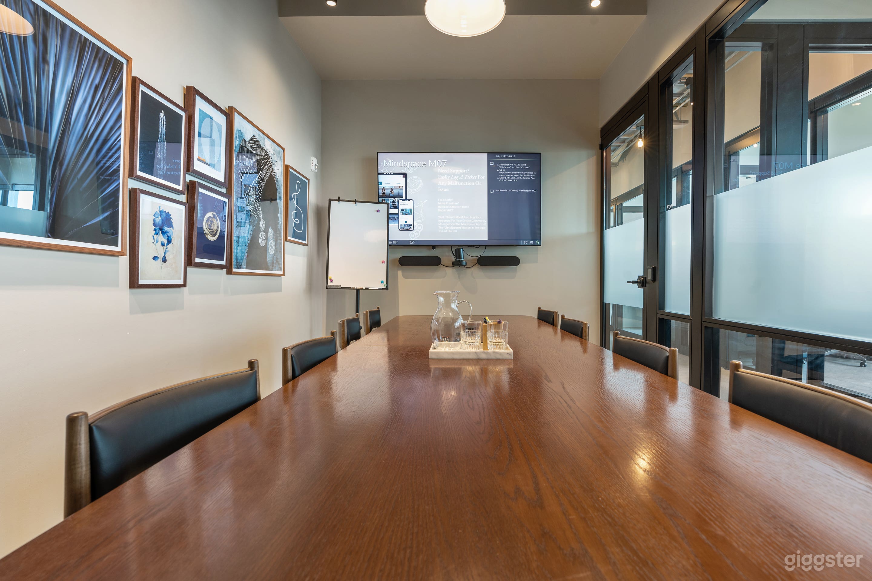 M7: Meeting Room for 10 in Boutique Office Photo 1