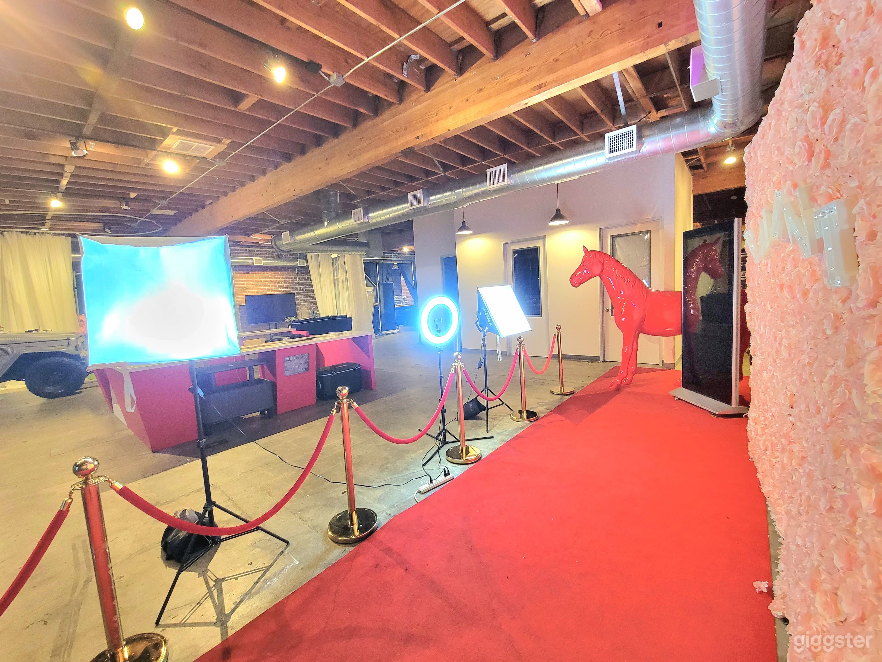 30+ feet of step and repeat