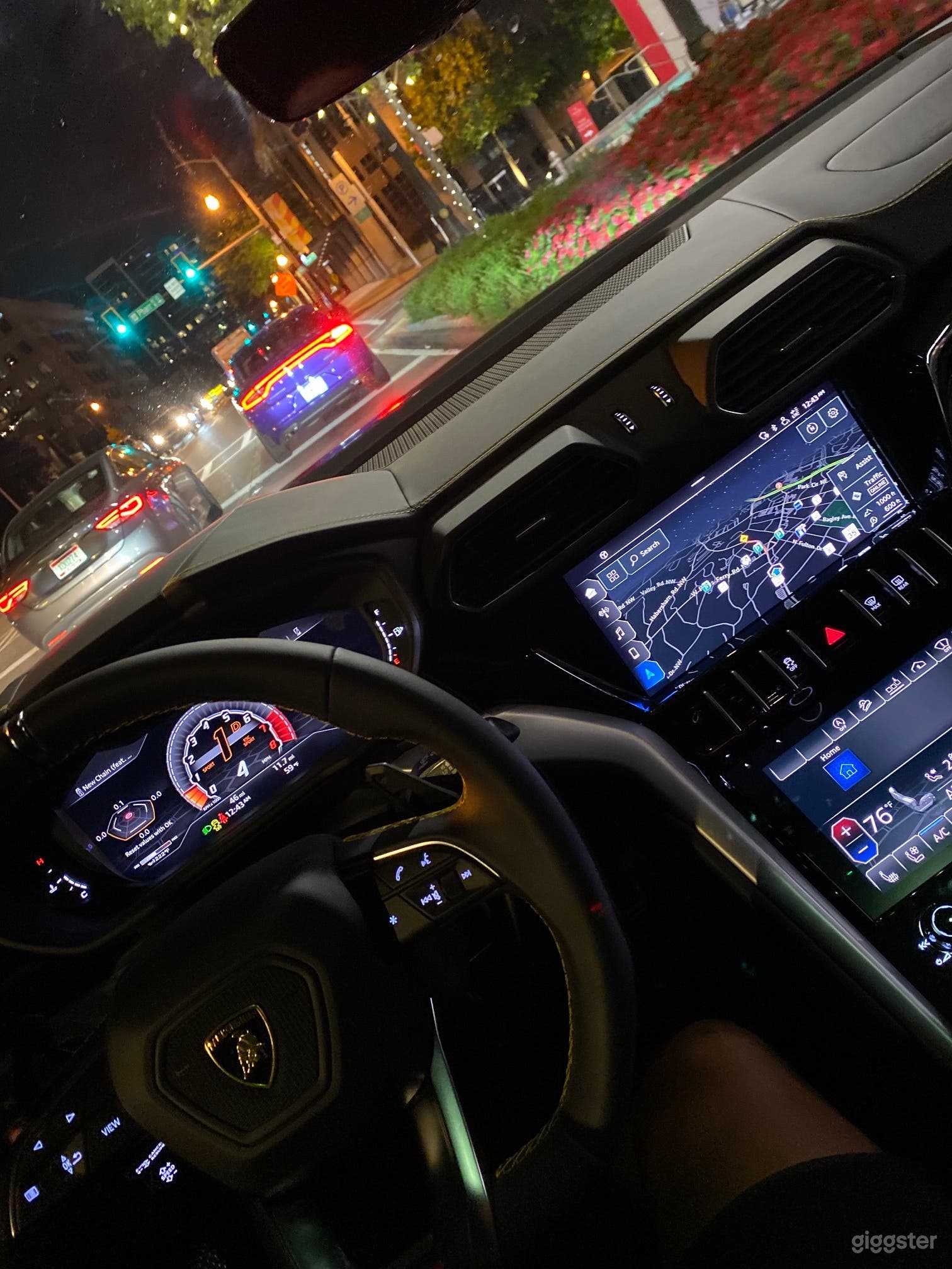 Fully Loaded Lamborghini Urus Photo 4