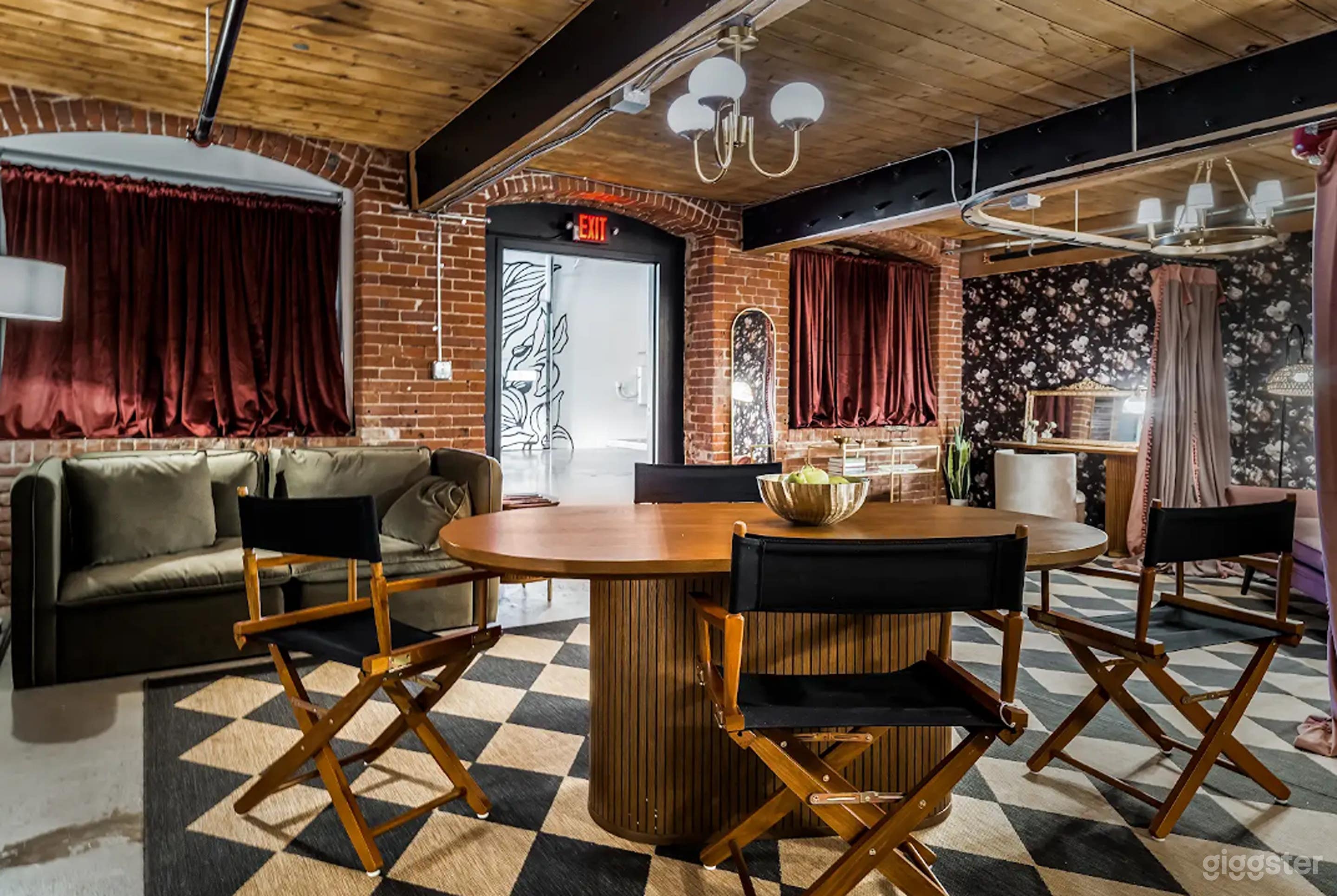 Grotto: Moody Vintage Lounge & Dressing Suite Photo 3