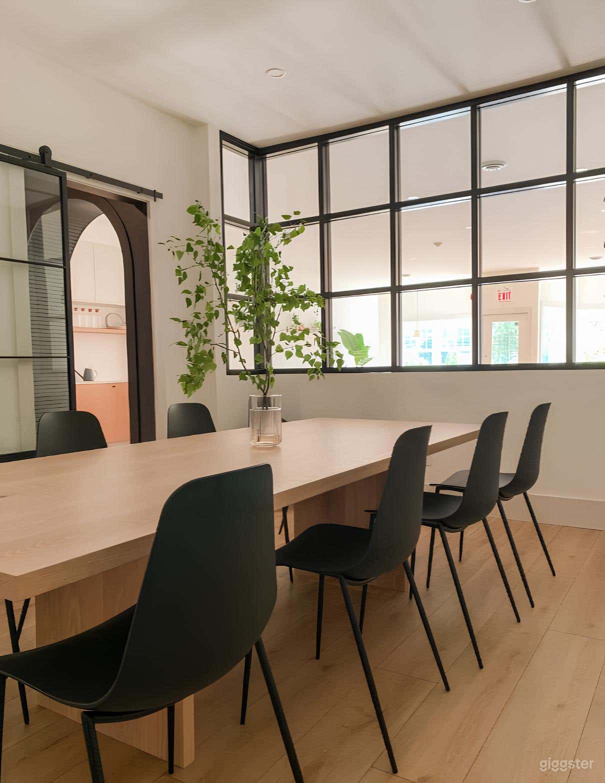 Beautiful Meeting Room in Downtown Abbotsford Photo 1