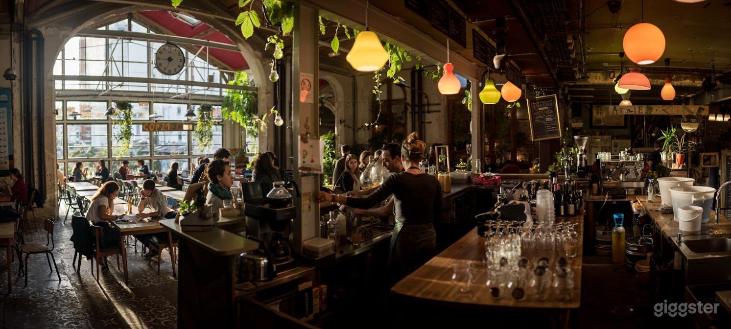 A Lively Vibrant Place (Full Buyout) Photo 2