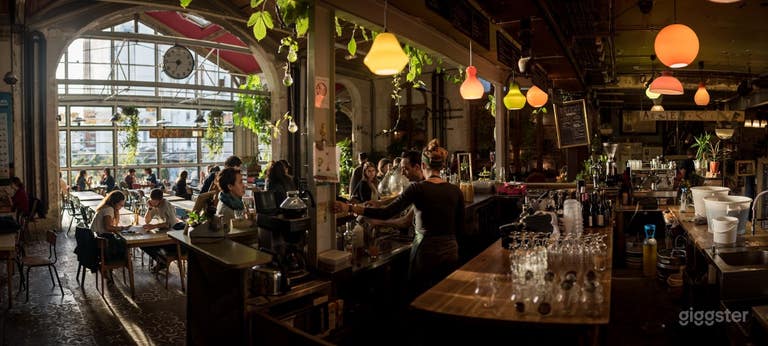  A Lively Vibrant Place (Full Buyout) 