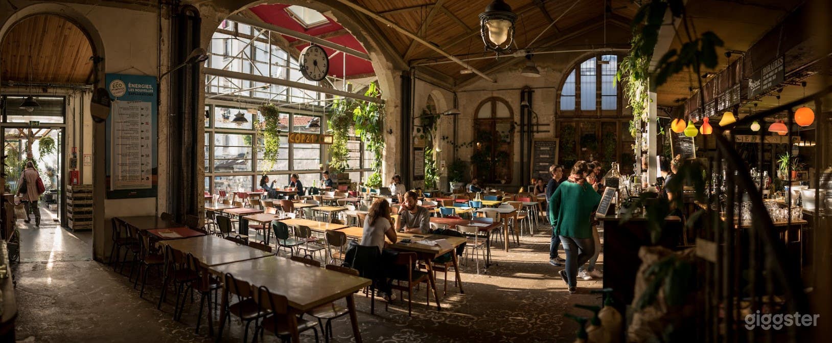 A Lively Vibrant Place (Full Buyout) Photo 1