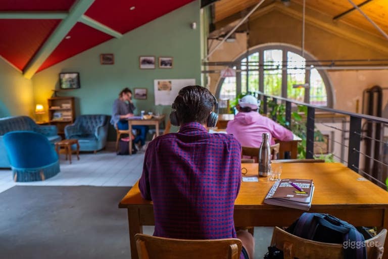  A Lively Vibrant Place (Full Buyout) 