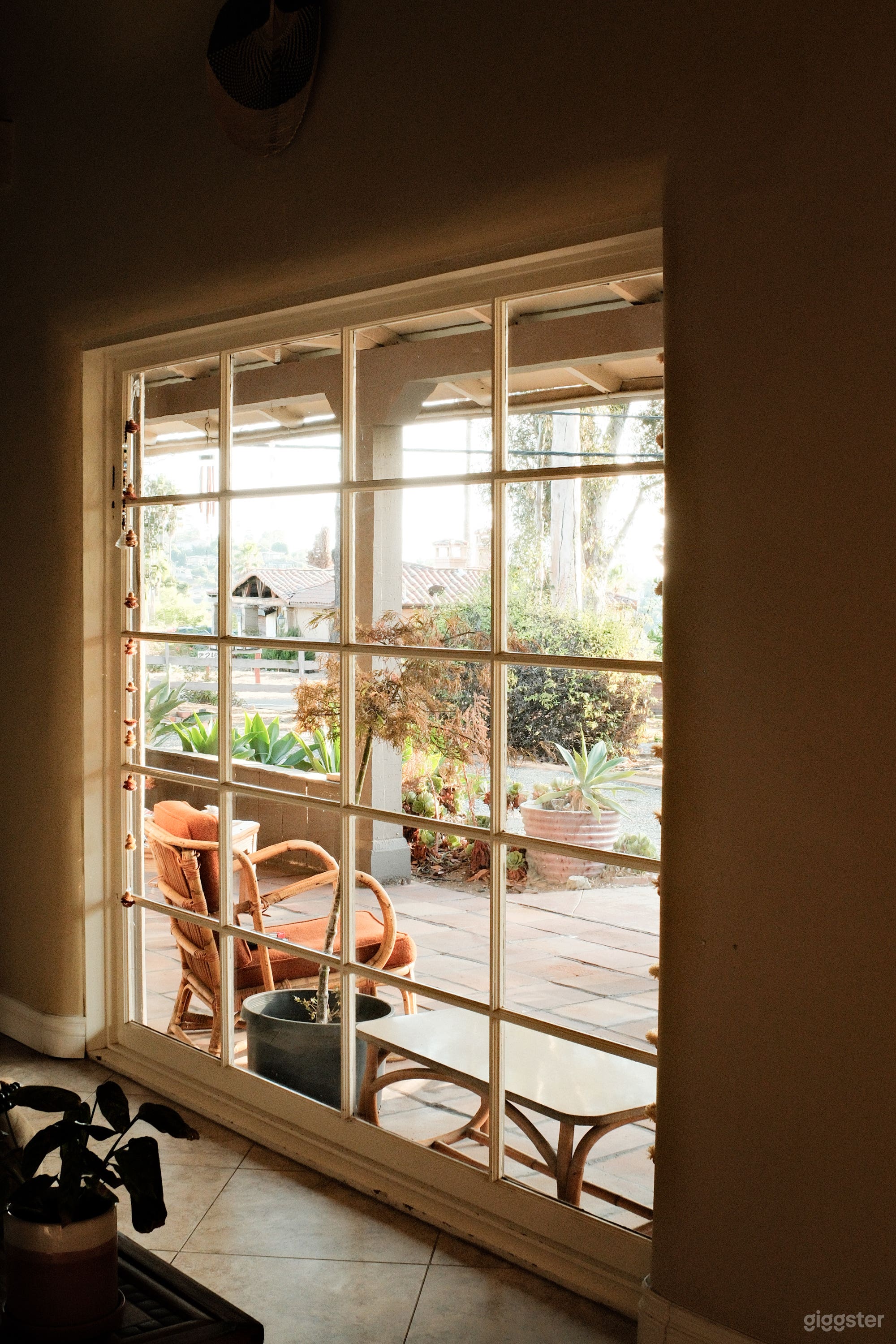 Natural Light 1920's Adobe Ranch style home Photo 4