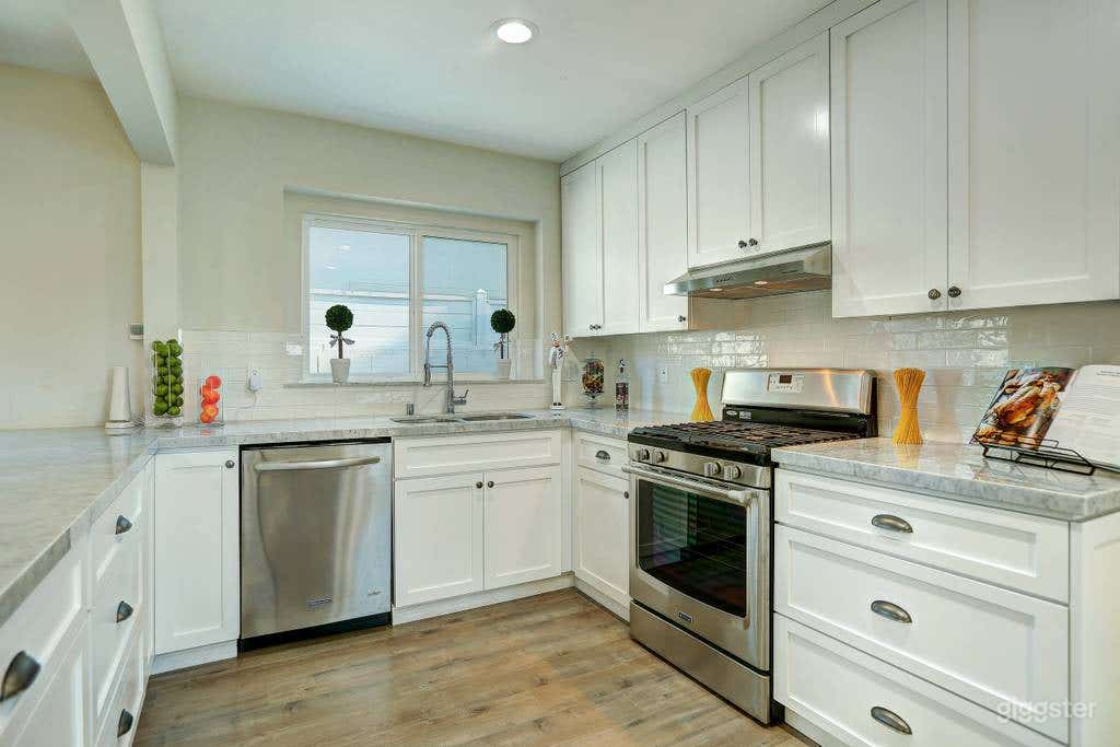 Modern North Hollywood Home Photo 2