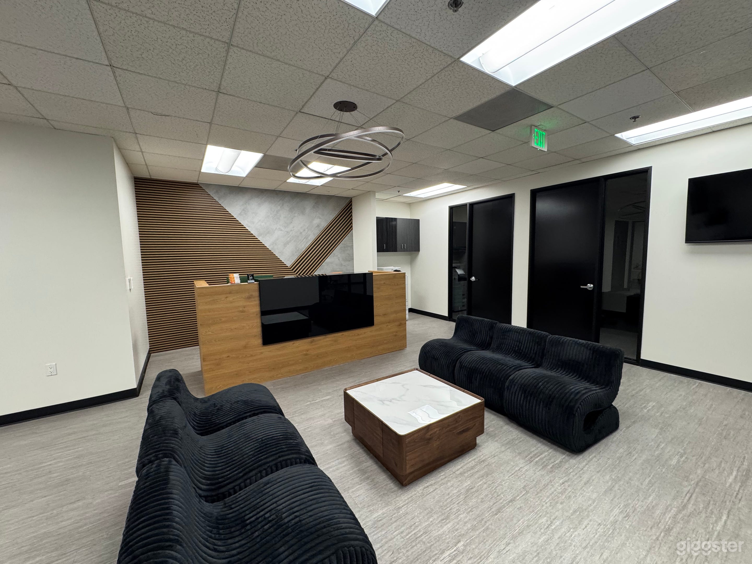 Exclusive Luxury Modern Offices Photo 1