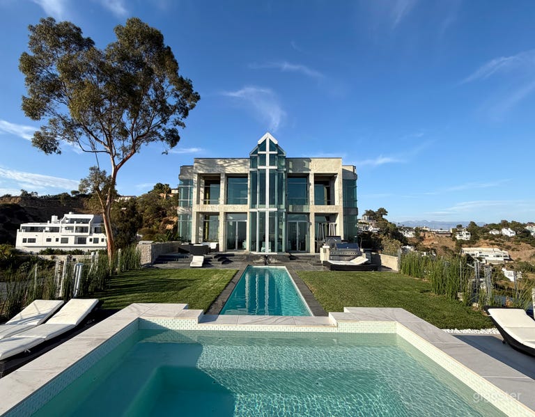  SkyCastle - Modern Mansion with Unobstructed City Views 