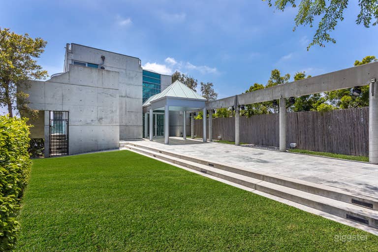  Modern Mansion with Unobstructed City Views 