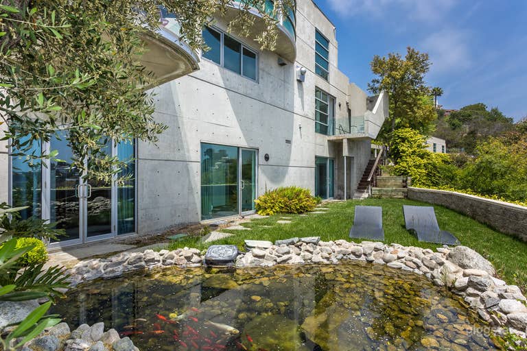  Modern Mansion with Unobstructed City Views 