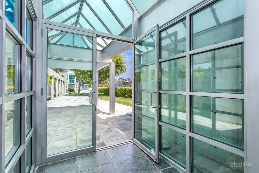 Modern Mansion with Unobstructed City Views Photo 4