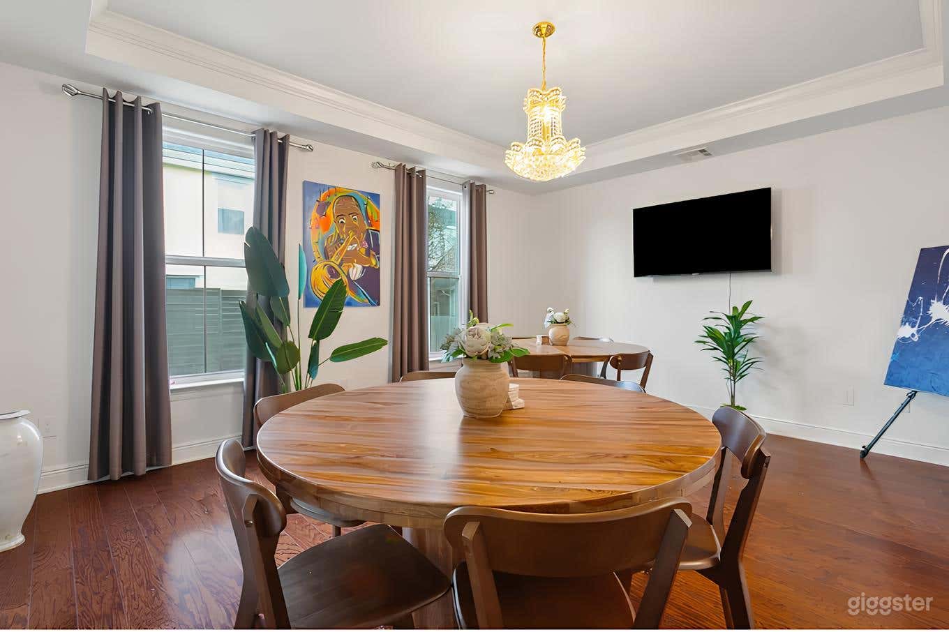 Elegant Uptown Event Space with a Versatile, Creative Atmosphere (Entire Property) Photo 2