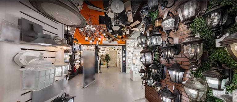  Elegant and Cozy Retail Store in Staten Island 