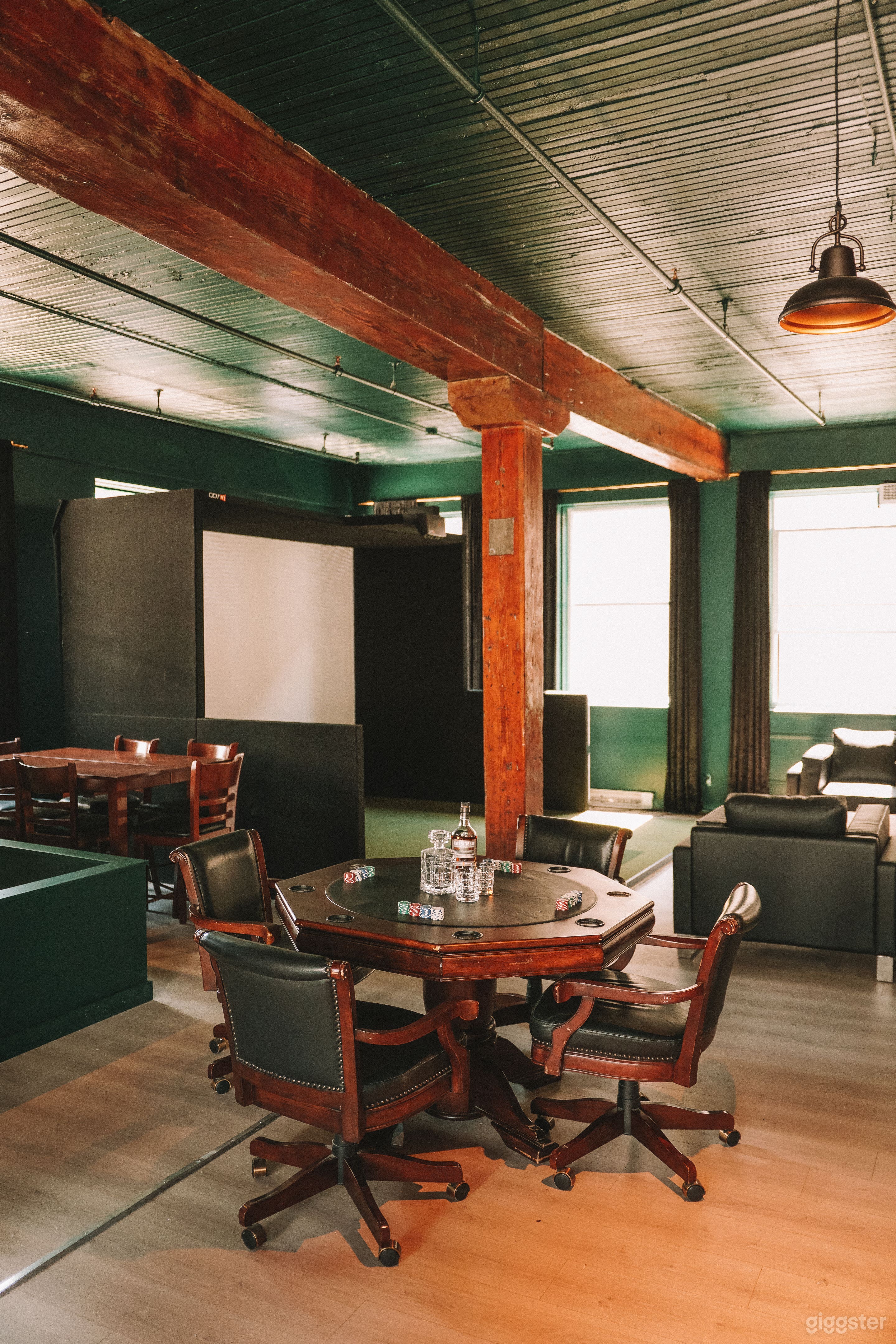 Private lounge with golf simulators Photo 4