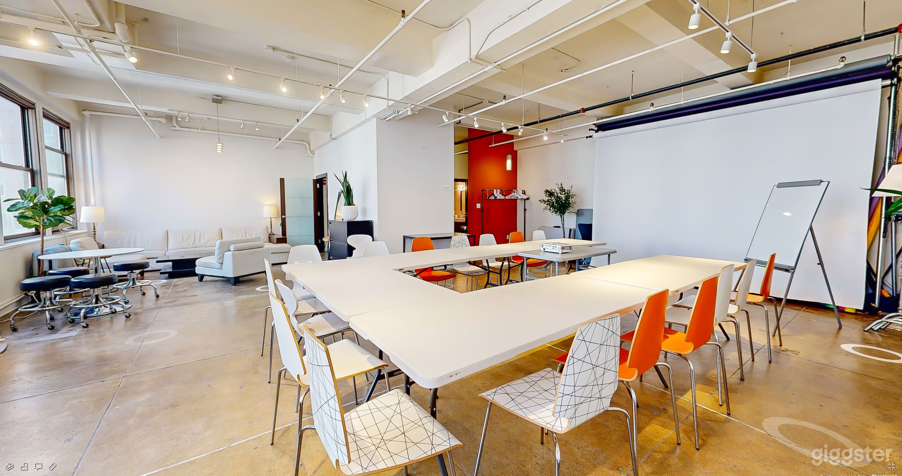 ﻿Fantastic Midtown Art Studio with skyline views! Photo 2