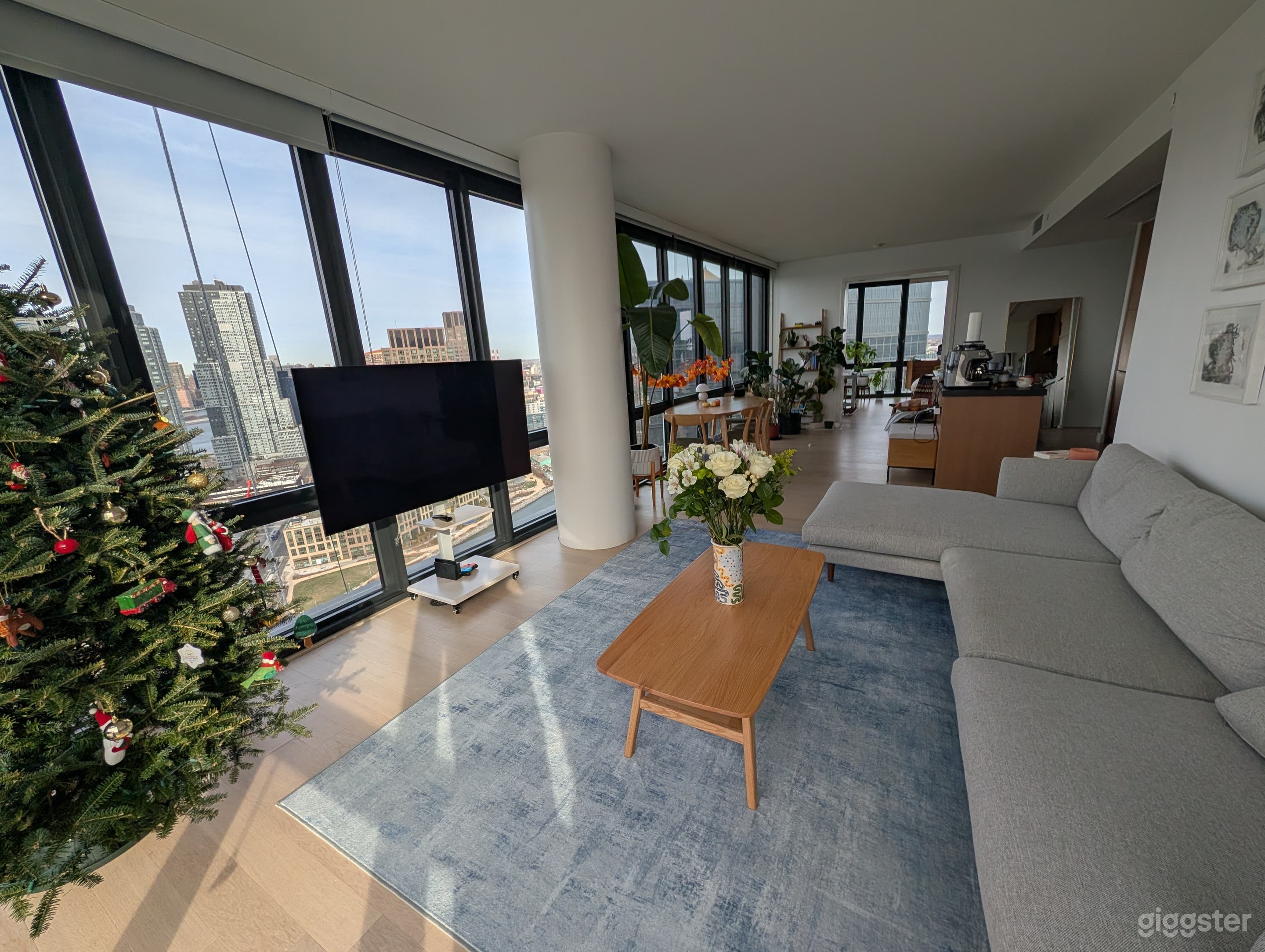 Cinematic Sunset Skyline w/ Floor-to-Ceiling Manhattan Views Photo 4