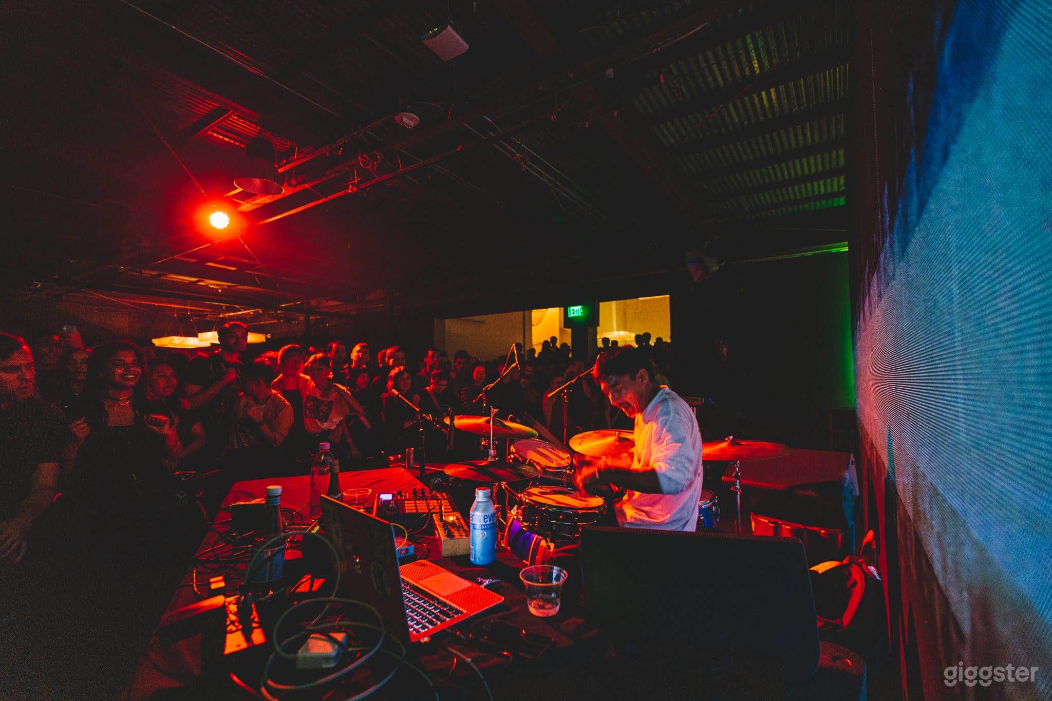 Large Breakout Lounge(Gods &amp; Monsters) Photo 4