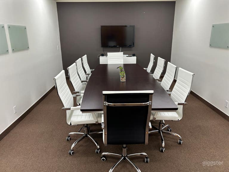  Vibrant Large Conference Room 