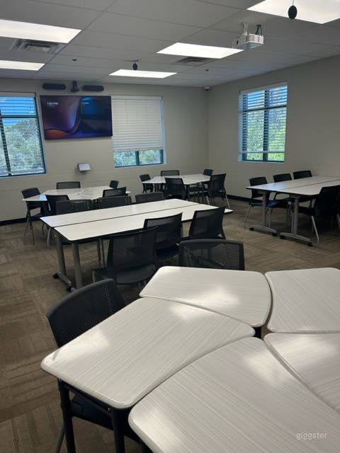 Small Classroom with 20 to 30 Seating Capacity 