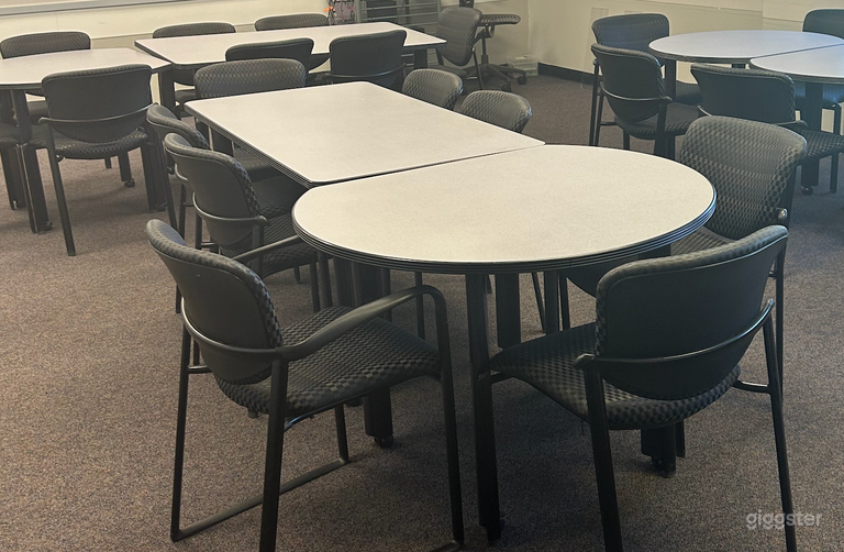  Small Classroom with 20 to 30 Seating Capacity 