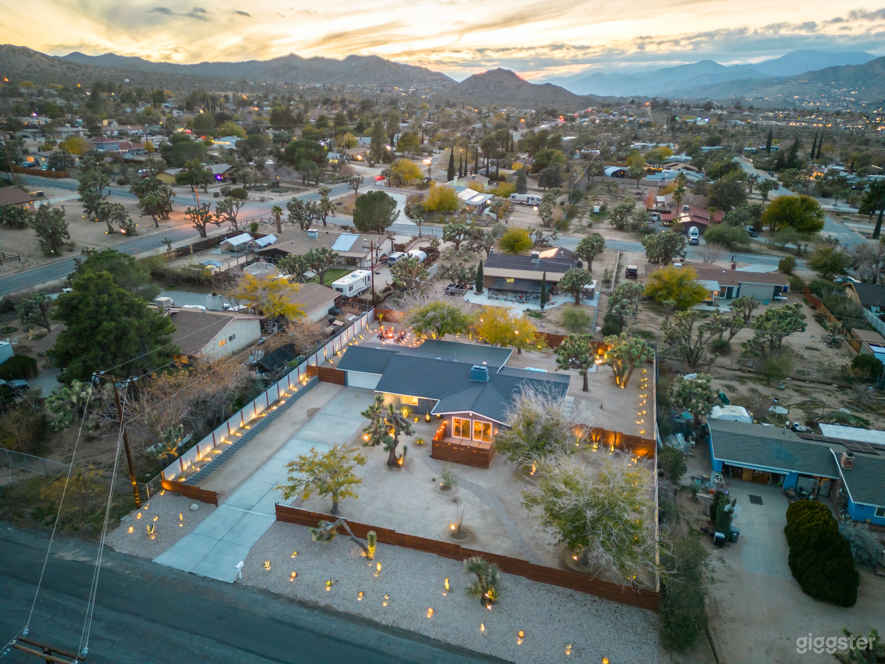 🏜️ Stylish Desert Sanctuary near Joshua Tree Photo 2