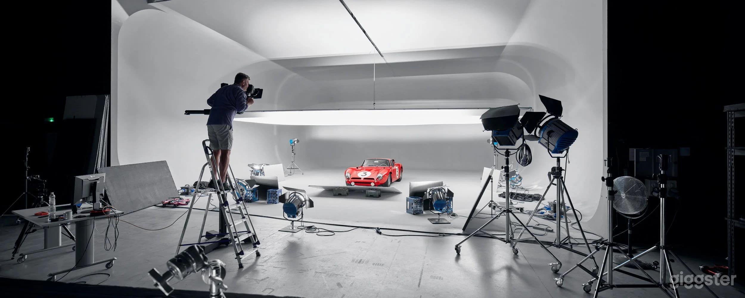 Studio 1 – Double‑Height Infinity Cove Photo 3