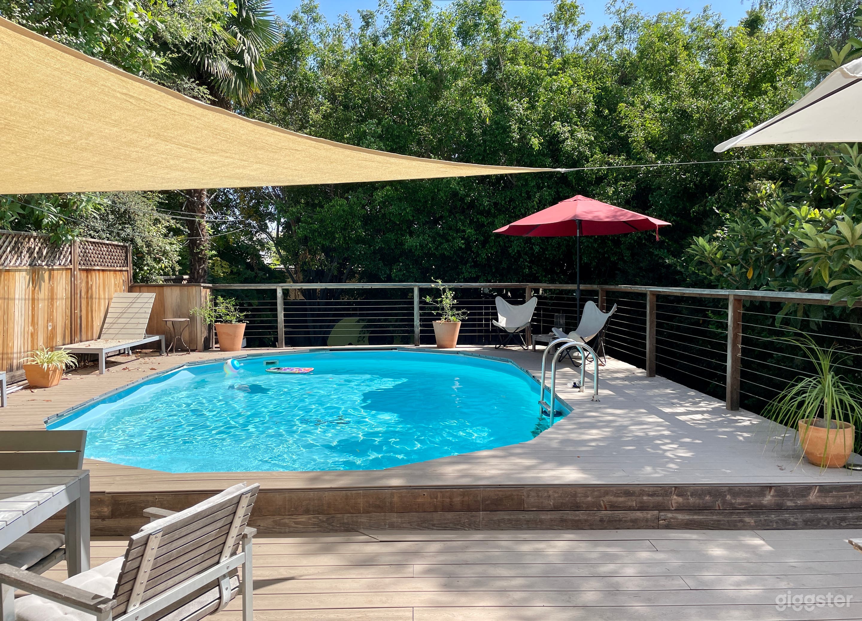 Santa Monica Oasis: Poolside Living &amp; Grand Living Room Photo 1