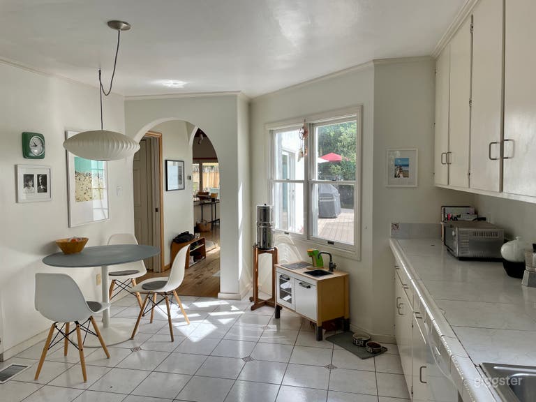  Santa Monica Oasis: Poolside Living & Grand Living Room 