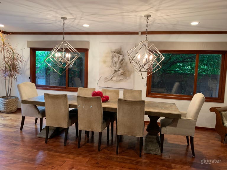  Open dining room 